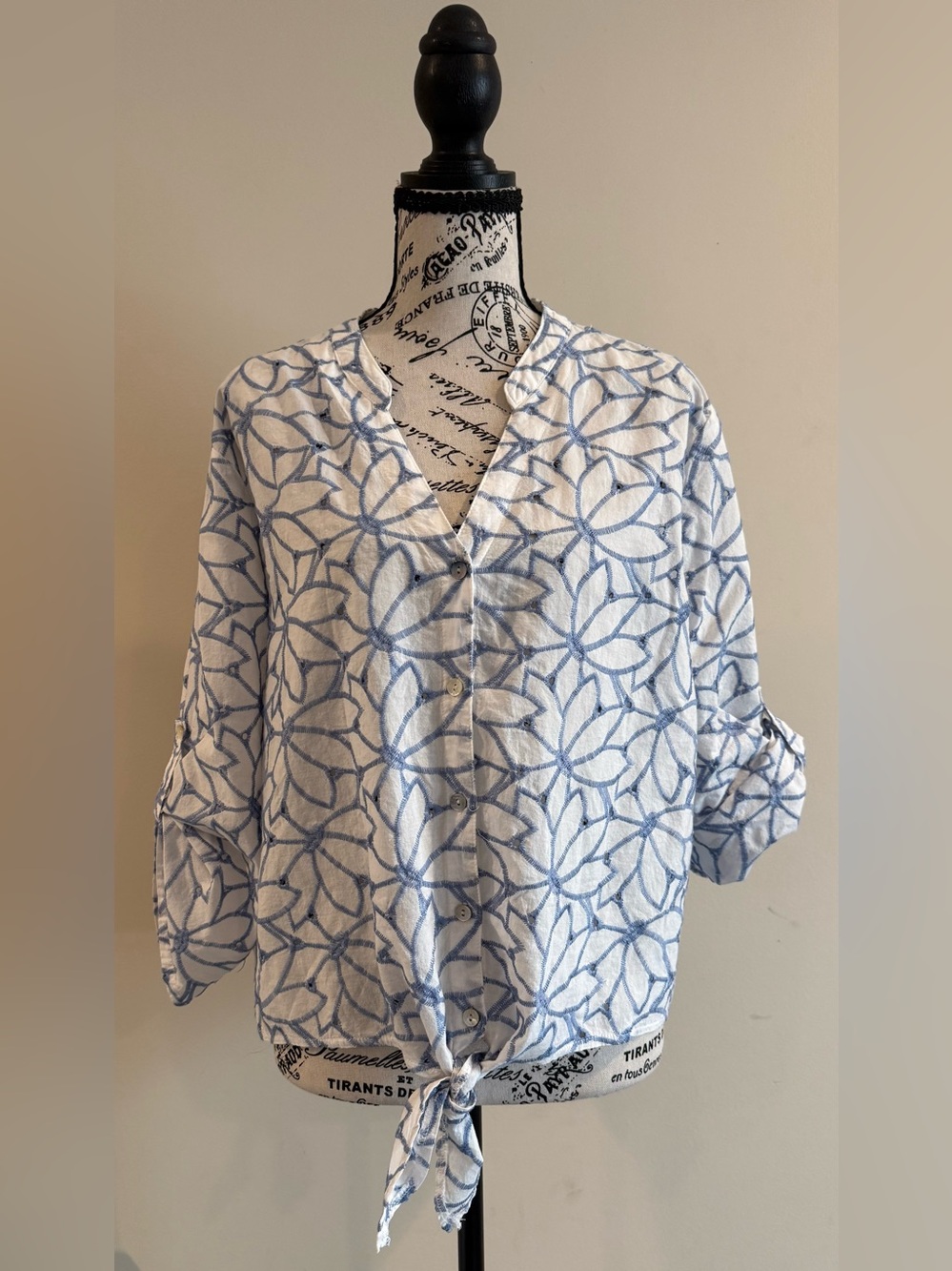 NWOT CHARLIE B Light Blue & White Tie-Front Floral Button-Up Top